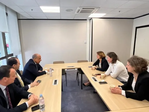 وزير الكهرباء يناقش مع شركة EDF الفرنسية تعزيز الشراكة في مشاريع الطاقة المتجددة والضخ والتخزين.