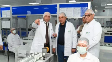 وزير قطاع الأعمال يشارك في إطلاق التشغيل التجريبي لمصنع فلاتر غسيل الكلى المتوقف منذ عقد من الزمن.