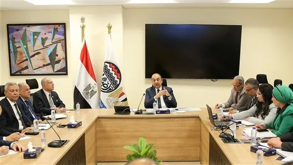 وزير قطاع الأعمال يلتقي برؤساء الشركات القابضة لمناقشة تحديث المشاريع وتعزيز الشراكات والاستثمار وزير قطاع الأعمال يلتقي برؤساء الشركات القابضة لمناقشة تحديث المشاريع وتعزيز الشراكات والاستثمار