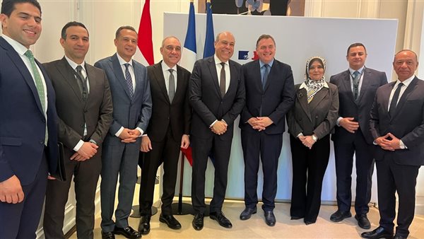 وزيرا الطيران والنقل الفرنسيان يوقعان مذكرة تفاهم لتعزيز التعاون في مجالات الطيران المدني المتنوعة.