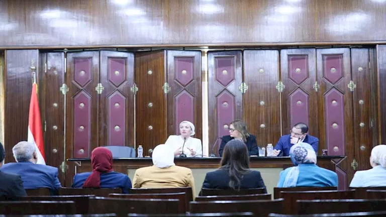 وزيرة البيئة: نحتاج إلى 300 مليار دولار لمكافحة تغير المناخ وزيرة البيئة: نحتاج إلى 300 مليار دولار لمكافحة تغير المناخ