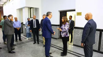 وزيرة التنمية المحلية تزور حي عابدين في القاهرة لمراقبة سير العمل بالمركز التكنولوجي