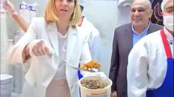 وزيرة خارجية النمسا تتفقد كشري أبو طارق في وسط القاهرة بعد مستشار ترامب (صور)