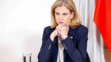 وزيرة خارجية النمسا: ضرب المنشآت النووية الإيرانية من قبل الولايات المتحدة يعتبر تصرفًا مدمراً.