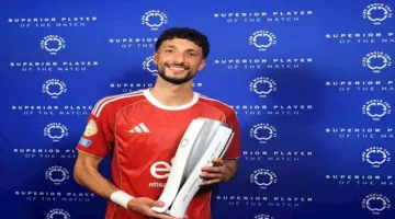وسام أبو علي يتوج بجائزة أفضل لاعب في مباراة الأهلي وبورتو