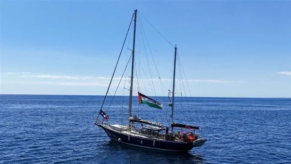 وصول السفينة مادلين إلى شواطئ مدينة أسدود مصاحبة بزوارق من البحرية الإسرائيلية وصول السفينة مادلين إلى شواطئ مدينة أسدود مصاحبة بزوارق من البحرية الإسرائيلية