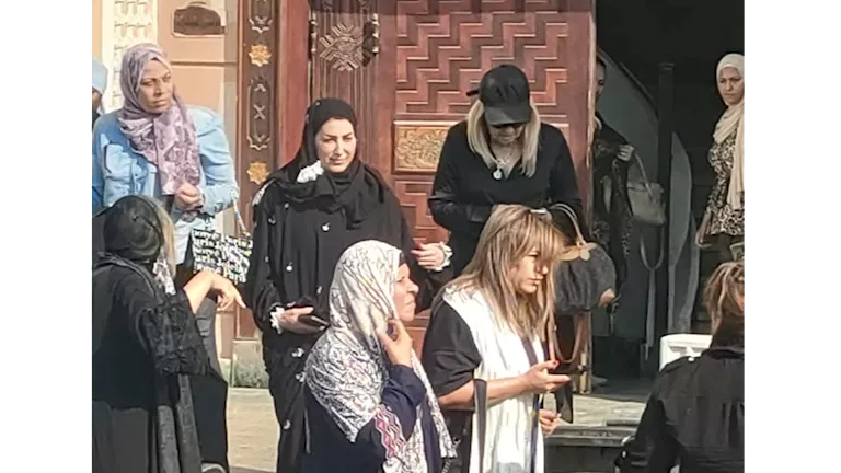 وفاء عامر مرتدية الحجاب خلال مراسم جنازة الفنانة الراحلة سميحة أيوب.. صورة وفاء عامر مرتدية الحجاب خلال مراسم جنازة الفنانة الراحلة سميحة أيوب.. صورة