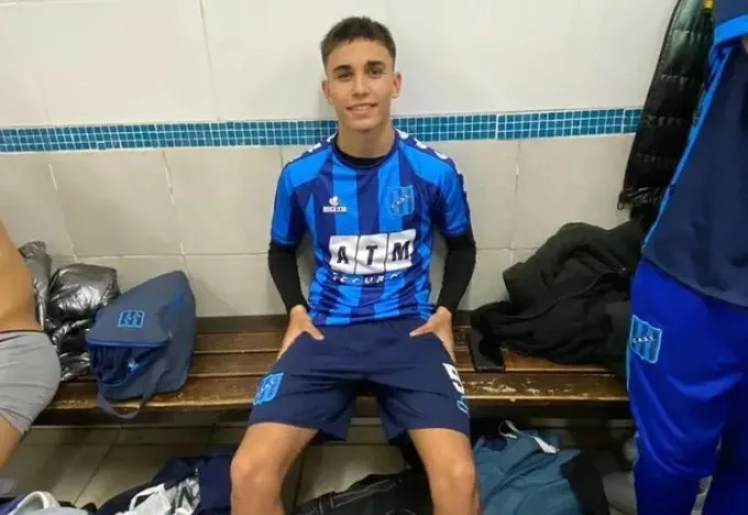 وفاة لاعب كرة قدم أرجنتيني إثر جراحة في الركبة وفاة لاعب كرة قدم أرجنتيني إثر جراحة في الركبة