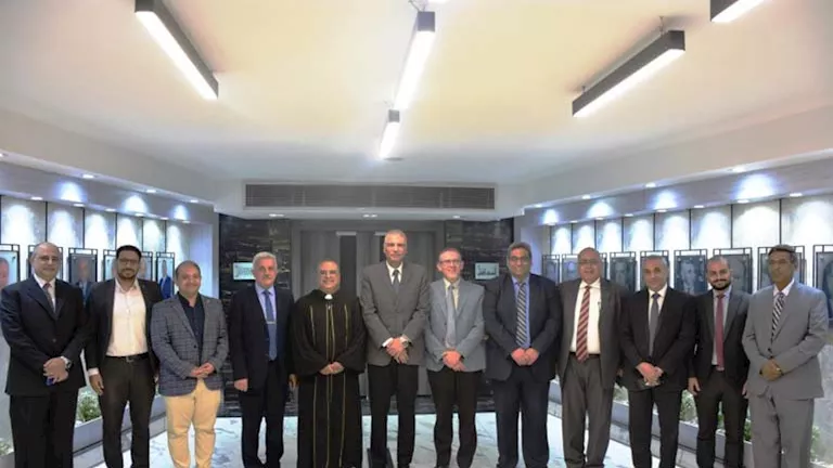 وفد من الكنيسة الإنجيلية يهنئ محافظ أسوان بمناسبة عيد الأضحى
