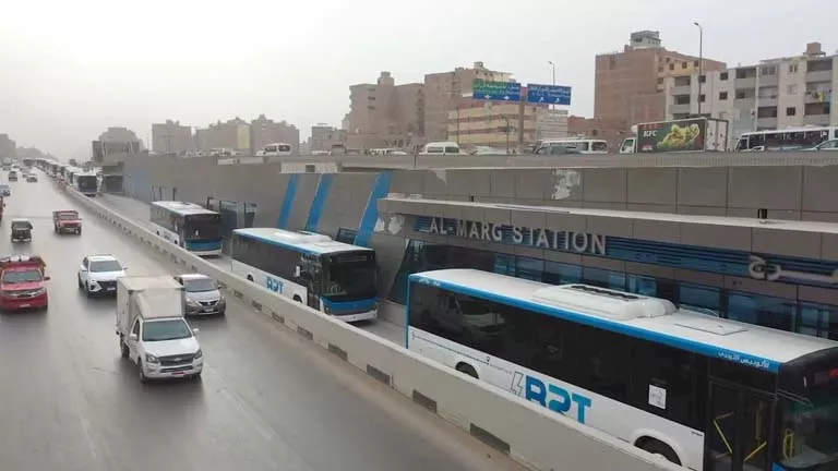 وقائع منتصف الليل: أسعار تذاكر خدمة الأتوبيس الترددي على الطريق الدائري… وأحدث موجة حارة