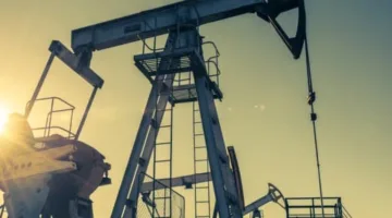 وكالة الطاقة الدولية تخفض تقديراتها لنمو الطلب العالمي على النفط خلال عامي 2025 و2026.