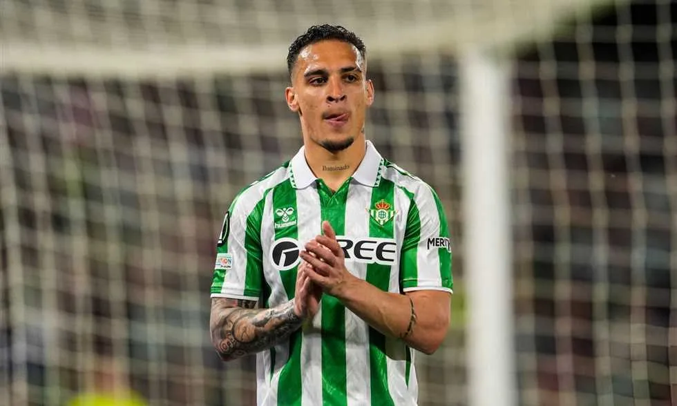 وكيل أنتوني يفصح لـ “في الجول” عن حقيقة رغبة اللاعب في الانتقال إلى ريال بيتيس وكيل أنتوني يفصح لـ “في الجول” عن حقيقة رغبة اللاعب في الانتقال إلى ريال بيتيس