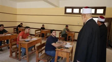 وكيل الأزهر يزور لجان امتحانات الثانوية في قليوب ويثني على انضباط الطلاب