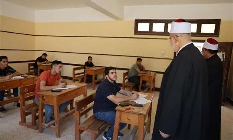 وكيل الأزهر يزور لجان امتحانات الثانوية في قليوب ويثني على انضباط الطلاب وكيل الأزهر يزور لجان امتحانات الثانوية في قليوب ويثني على انضباط الطلاب