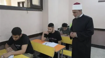 وكيل الأزهر يُعيّن لجنة طارئة لدراسة شكاوى طلاب الفرع العلمي بشأن امتحان الفيزياء.