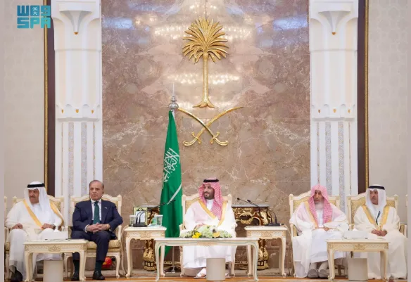 ولي العهد يلتقي المهنئين بعيد الأضحى بالتزامن مع خادم الحرمين الشريفين في قصر منى