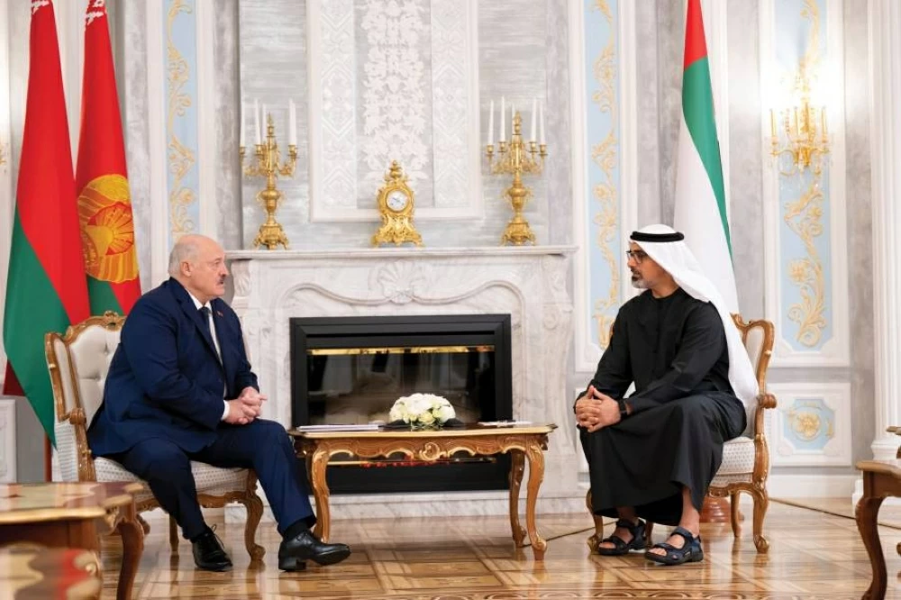 ولي عهد أبوظبي يناقش تطوير العلاقات الاقتصادية مع رئيس بيلاروسيا ولي عهد أبوظبي يناقش تطوير العلاقات الاقتصادية مع رئيس بيلاروسيا