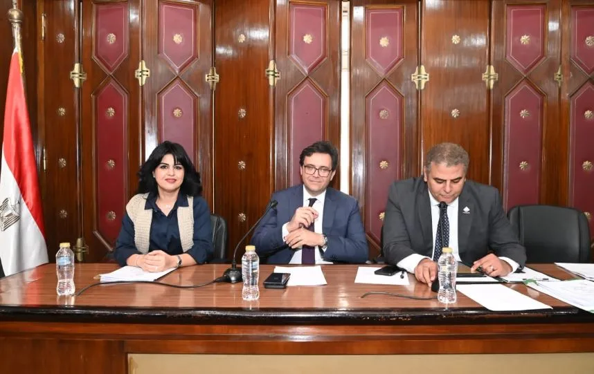طلب استيضاح يحذر من تصاعد انتهاكات حقوق الملكية الفكرية طلب استيضاح يحذر من تصاعد انتهاكات حقوق الملكية الفكرية