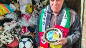 عندما تتلاشى الحِرَف في صمت: خياط الكرات الذي يعيد الحياة للفن اليدوي