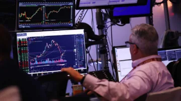 وول ستريت تبدأ تعاملاتها بارتفاع بعد إعلان وقف إطلاق النار بين إسرائيل وإيران