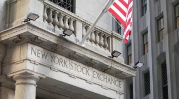 وول ستريت تبقى مستقرة في ظل توترات الشرق الأوسط وانتظار قرار البنك المركزي