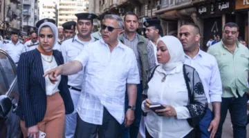 لترتيب الفوضى في شارع أطلس.. محافظ الإسكندرية يغلق 12 مقهى ويصدر إنذارات للمخالفين.