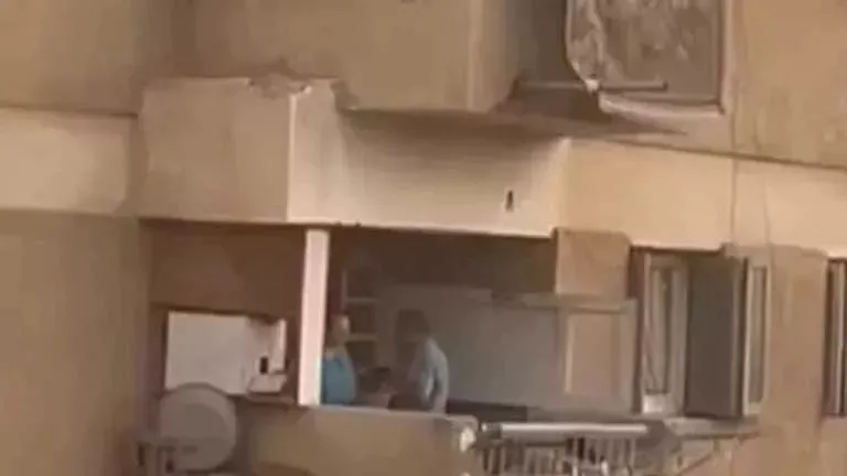 “يا بابا لو سمحت.. ماما بالله كفاية”.. ما الذي حدث لـ “طفل البلكونة” في العيد؟