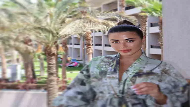 يارا السكري تُظهر صورًا جديدة، والجمهور يُشيد بجمالها: كالقمر في ليلة اكتماله يارا السكري تُظهر صورًا جديدة، والجمهور يُشيد بجمالها: كالقمر في ليلة اكتماله