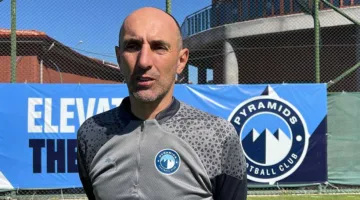«يتوتر ويوقف التدريب».. هاني سعيد يكشف عن سر ردود فعل مدرب بيراميدز