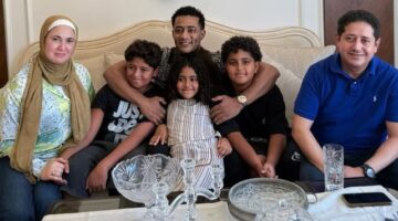 محمد رمضان يُعلن عن تصالح ابنه مع صديقه: حصلت على أخ وأخت، والصلح تم في أجواء عائلية.