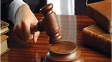 الحكم المؤبد على أربعة طلاب، بينهم هارب، بتهمة قتل شاب ومحاولة قتل آخر في قنا