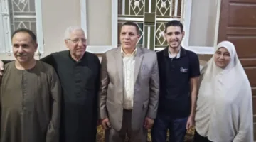 نائب يمنح الطالب المتفوق في علوم الثانوية العامة من بني سويف رحلة عمرة تكريماً لإنجازاته