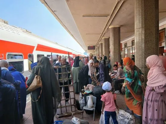 بدء تشغيل قطار خاص لتيسير العودة الطوعية للسودانيين وعائلاتهم إلى وطنهم قريبًا بدء تشغيل قطار خاص لتيسير العودة الطوعية للسودانيين وعائلاتهم إلى وطنهم قريبًا