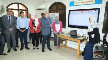 محافظ بني سويف يراقب تقدم البرنامج التدريبي للموظفين في قطاع التعليم