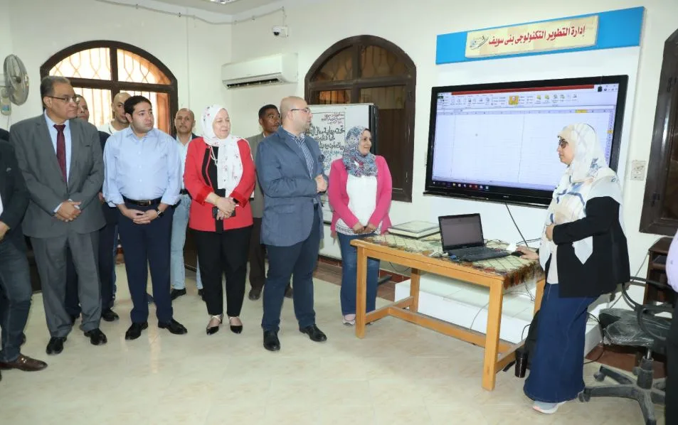 محافظ بني سويف يراقب تقدم البرنامج التدريبي للموظفين في قطاع التعليم محافظ بني سويف يراقب تقدم البرنامج التدريبي للموظفين في قطاع التعليم