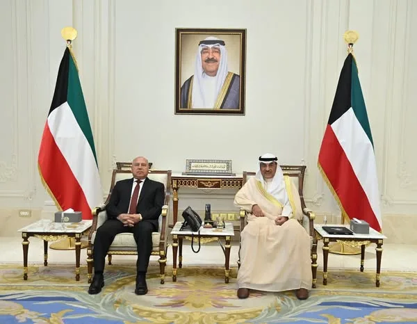ولي عهد الكويت يرحب بنائب رئيس مجلس الوزراء المعني بالتنمية الصناعية ووزير الصناعة والنقل