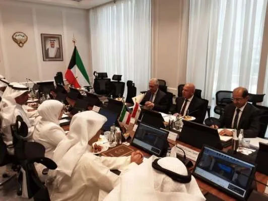وزير الصناعة والنقل يجري مجموعة من الاجتماعات البارزة مع وزراء الأشغال العامة والنقل.