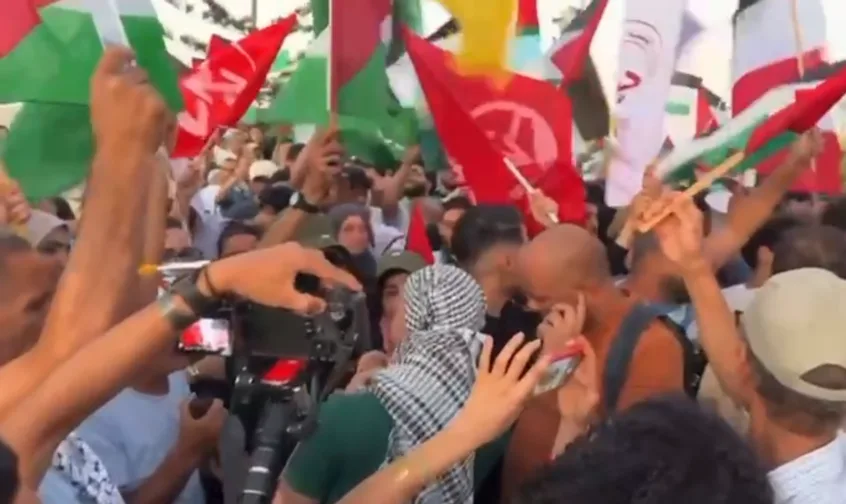 مظاهرات أمام السفارة الأمريكية للاعتراض على حرب التجويع في غزة مظاهرات أمام السفارة الأمريكية للاعتراض على حرب التجويع في غزة