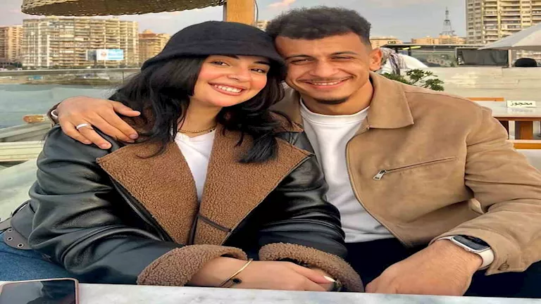 10 صور لعمر الساعي مع خطيبته بعد انضمامه لنادي المصري 10 صور لعمر الساعي مع خطيبته بعد انضمامه لنادي المصري
