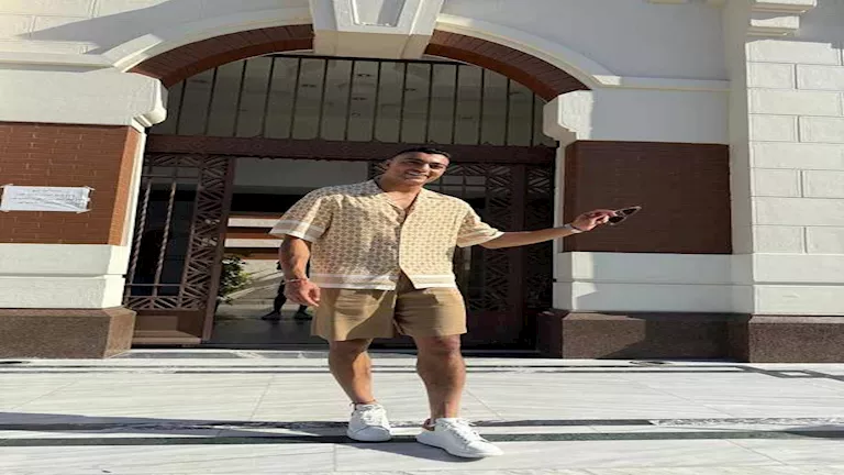 10 لقطات لمصطفى محمد برفقة زوجته ووالدته أثناء إجازته الصيفية 10 لقطات لمصطفى محمد برفقة زوجته ووالدته أثناء إجازته الصيفية