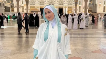 من المسجد النبوي.. نسرين طافش تُثير الجدل بصورها بالحجاب والعباءة المحتشمة.. إليكم كيف كانت.