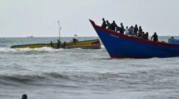 11 شخصاً في عداد المفقودين بعد غرق قارب قرب جزر مينتاواي الإندونيسية.