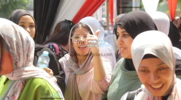 إغماءات واستغاثات.. طلاب الثانوي يعبرون عن متاعبهم نتيجة صعوبة امتحان الكيمياء وسهولة امتحان الجغرافيا