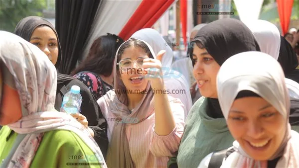إغماءات واستغاثات.. طلاب الثانوي يعبرون عن متاعبهم نتيجة صعوبة امتحان الكيمياء وسهولة امتحان الجغرافيا إغماءات واستغاثات.. طلاب الثانوي يعبرون عن متاعبهم نتيجة صعوبة امتحان الكيمياء وسهولة امتحان الجغرافيا
