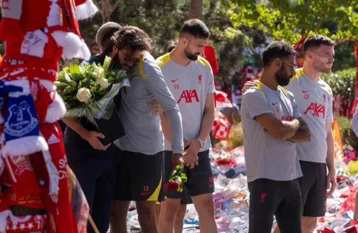 ليفربول يودع جوتا بأجواء مؤسفة وصلاح يشارك في مراسم التكريم ليفربول يودع جوتا بأجواء مؤسفة وصلاح يشارك في مراسم التكريم