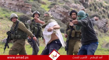 مستوطنون يقطعون الطرق ويشعلون النيران لحرمان السكان من الوصول إلى أراضيهم شمال رام الله