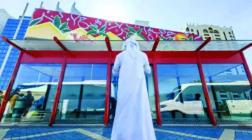 هند خالد: الفتاة الإماراتية التي تحول الجدران إلى لوحات فنية زاخرة بالجمال.