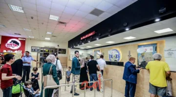 الداخلية الفلسطينية تُشدد على رصد بيع تذاكر السفر بأسعار مرتفعة عن قيمتها الفعلية