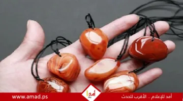 كيفية ارتداء الأحجار الكريمة في اليد الصحيحة