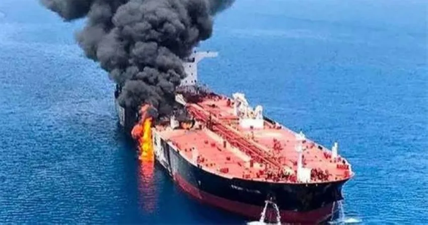 انفجار سفينة نفطية تحمل مليون برميل قبالة سواحل ليبيا